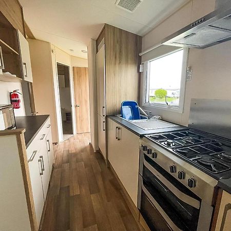 Superb 6 Berth Caravan At St Osyth Beach, Near Clacton-On-Sea Ref 28008Mc Extérieur photo