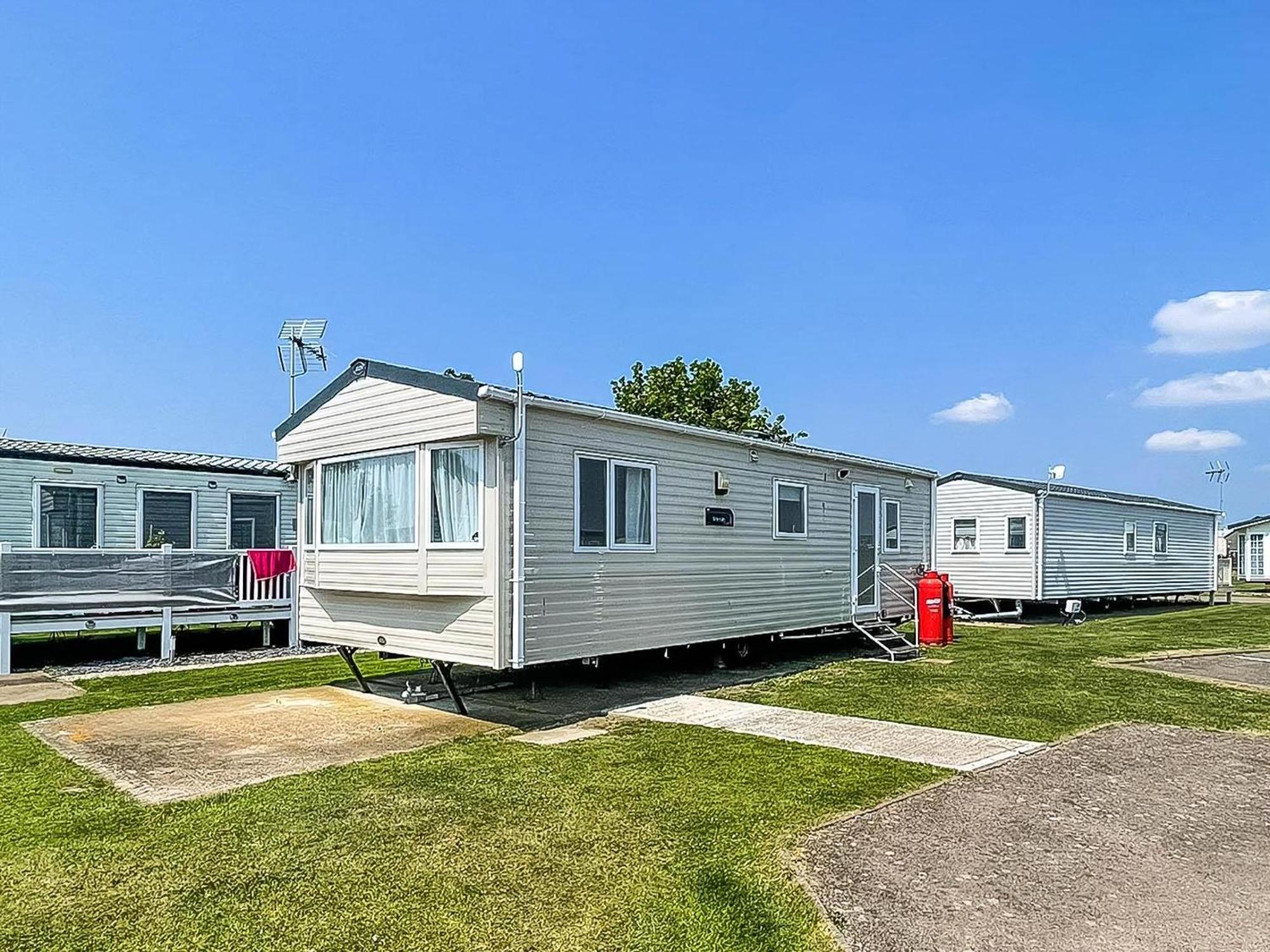 Superb 6 Berth Caravan At St Osyth Beach, Near Clacton-On-Sea Ref 28008Mc Extérieur photo